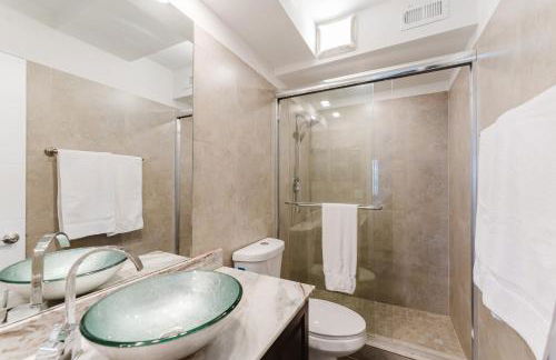 Boca Coastal Waterfront Stay - 2BR 2BA - Pool, Gym, Parking, Walk to Beach - Foto 29