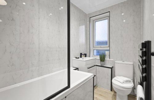 Welcoming Home in Johnstone, Near Glasgow Airport - Bonnie Lodgings - Foto 20