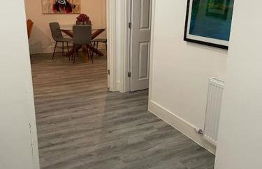 Stunning and Spacious 2bed flat in central Woking - Foto 34