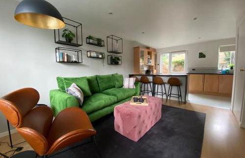 2 Bed House in Hampton - Free parking - Foto 3