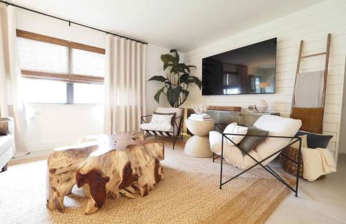 NEW Luxury Coastal Cottage w Pool Jupiter FL - Photo 29