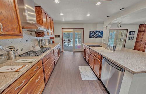 NEW! Huge Game Room, Hikeable, Red Rock View, Fireplace, Ping Pong, Yoga, Golf Course, Pickle Ball! - Foto 30