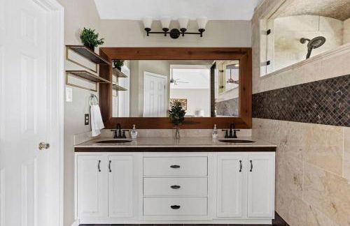 Sun Filled Home W Gorgeous Pool HotTub Gameroom - Foto 23