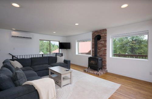 Hot Tub + Views | Cozy Retreat - Foto 37