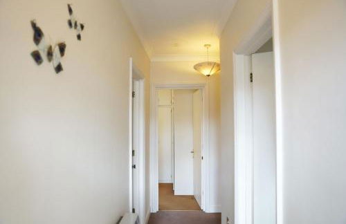 18PG Dreams Unlimited - Budget Flat w free parking - Slough Windsor Heathrow - Foto 24