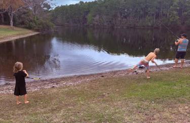 Ultimate Backyard Oasis, Heated Pool, Spa and Lake - Foto 52