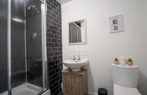 2 Bed-Town Centre-Free Parking - by Holiday Homes - Foto 9