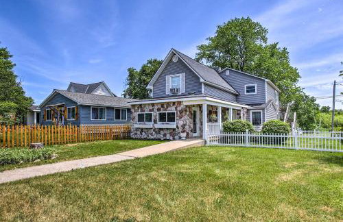 Elegant Stone Cottage Steps to Crystal Lake Beach - Foto 26