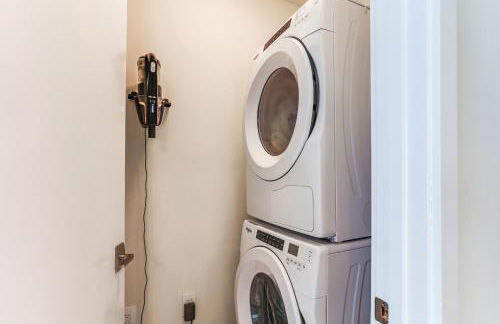 Ocean Views and Pool Access Riviera Beach Condo! - Foto 21