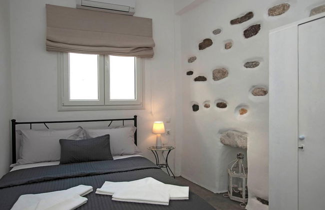 Portes View Traditional House - Photo 1