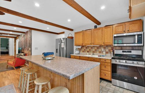 20 acres w Private Pavilion, Fireplace & Fire Pit - Foto 6