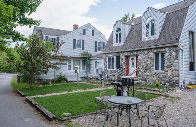 3Bedroom2Bath CarriageHouse Pet Friendly - Photo 23