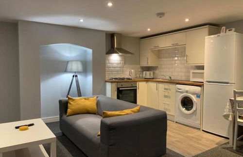 Fantastic 1 Bedroom Basement flat with free parking - Foto 1
