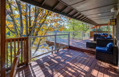 Tranquil Riverfront Retreat - Foto 49