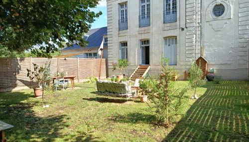Appartement tout confort, jardin, dans un Manoir au Sud de Tours - Photo 3, Garden, sunbed, Garden view