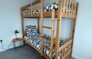 #53 Stylish 4 Bed Home 2 Full 1 Half Bath Free Parking - Foto 44