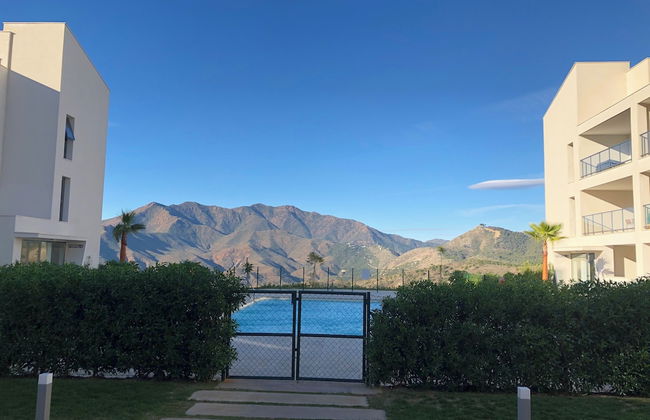 Apartment - Sleeps 4 - Parking - Garden - Pool - Foto 1