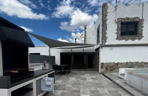 Villa Oasis entre Viñedos cerca de Barcelona con A A y piscina climatizada - Foto 8