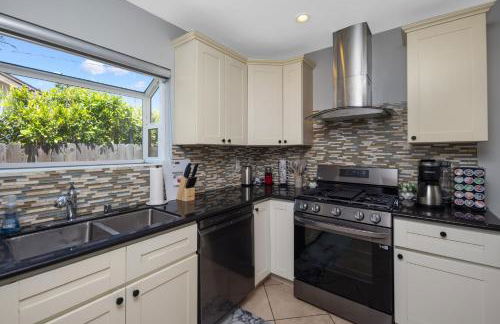 Pasadena Charming Vacation Home with Hot Jacuzzi - Photo 68