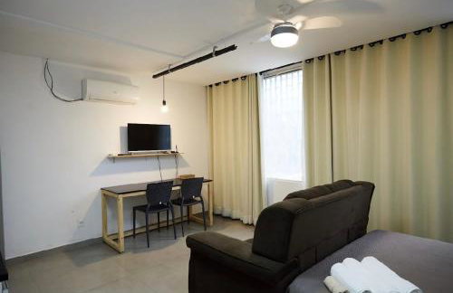 09 - ESTÚDIO COMPLETO com Ar condicionado, Cozinha, Vaga de garagem, bem localizado, próximo ao LifeCenter - Foto 22