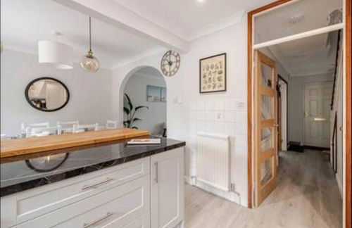 Modern Coastal Retreat, HotTub, Fire Pit, Pets welcome - Photo 10