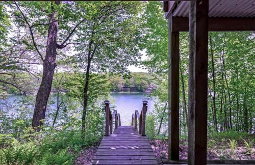 Cozy Lake House with Fireplace, Views, Close to Skiing! - Foto 2