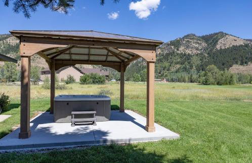 Cedar Creek Chalet - Snowmobilers Dream - Hot tub - Foto 41