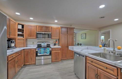 Coastal Edgewater Home with Private Hot Tub! - Foto 5