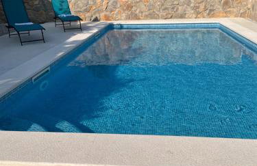 Palada House with a Private Pool - Photo 5