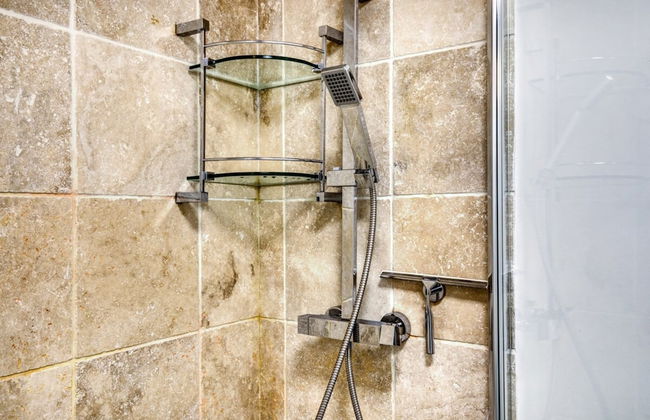 Homely 4 Bedroom House in Brixton - Foto 35