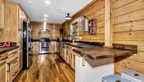 Cozy Mountain Cabin with Long-Range Views near Waterfall Park in Old Fort, NC - Foto 2