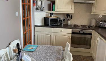 Golf Cottage - Photo 2