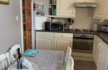 Golf Cottage - Photo 2