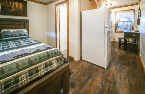 Riverfront Resort Cabin about 21 Mi to Crater Lake NP! - Foto 10