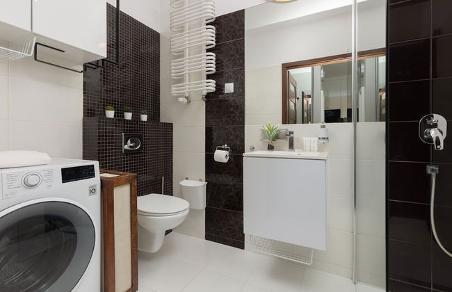 Bright Warsaw Apartment by Renters - Photo 32