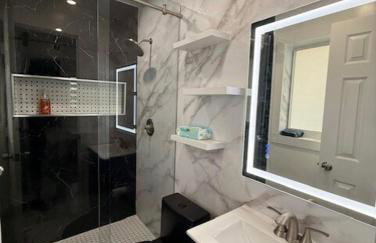 Bright, Modern Home Close to Great Beaches! - Foto 19