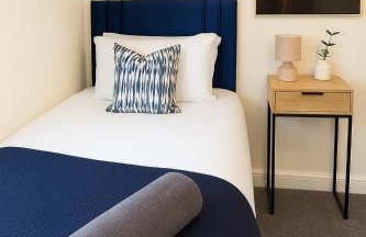 Contractors, Private Driveway for Multiple cars, Wifi, Long Stay - Photo 16