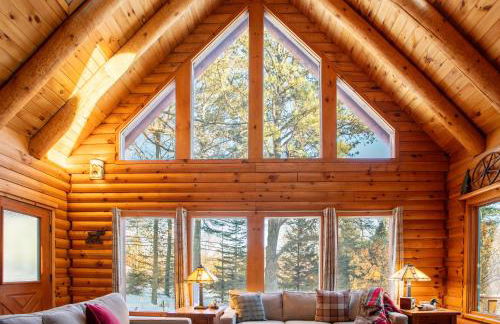 Poconos True Log Cabin with Sauna, Movie Theather, Hot Tub & Fire Pit! - Foto 14