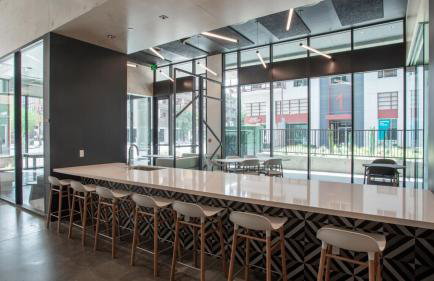 Landing Beautiful 2BD Gym Courtyard - Foto 18