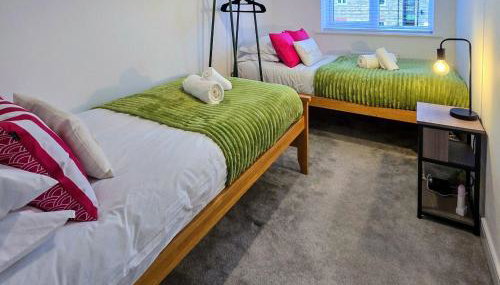 Stylish Innsworth home with garden & parking - Foto 4