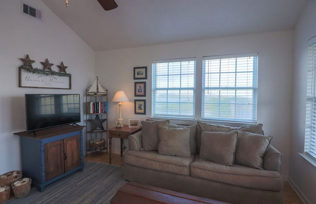 2nd Row Beach Home Ocean Views Old School Vibes - 1 min Walk to Sunny Beach - Foto 45