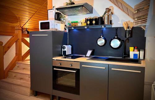 Stay by Home Deluxe Apartment WiFi-PS4-TV-Loft-Bath-Kitchen - Foto 21