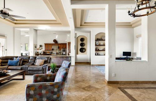 Desert Oasis with Pool Black Mountain Views - Photo 10