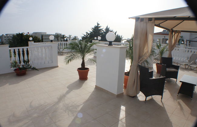 Huge ! Lovely! Private! Villa in The Heart Of Coral Bay! Car Not Essential ! - Photo 29