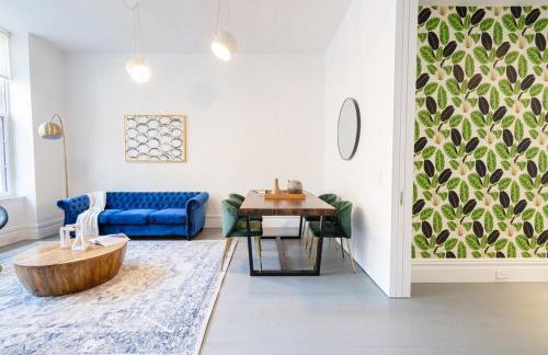E10-2 Designer East Village Townhouse 1BR W D - Foto 7