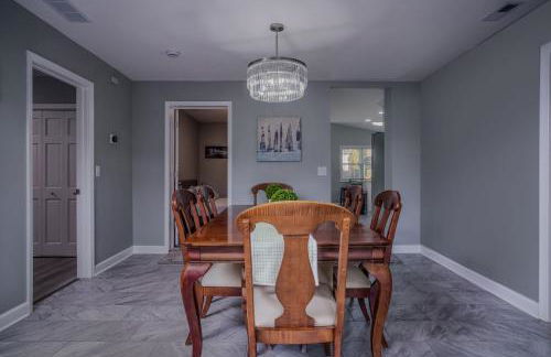 3BR 2BTH Waterfront Vacation Rental on Riverwalk to Downtown McHenry with Pier - Foto 24