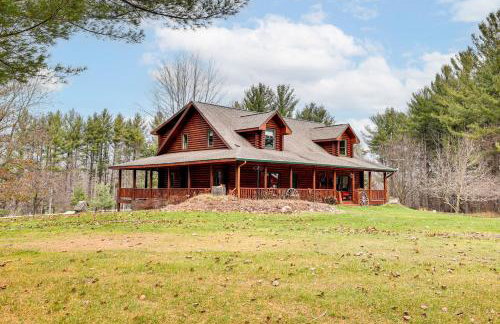 Spacious Log Home with 13 Acres, Ponds and Fire Pit! - Foto 39
