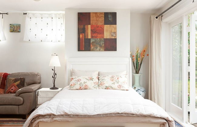 Private and Cozy Home in Kerrisdale - Photo 4