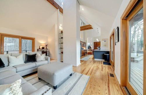 Exclusive Wooded Chalet w Magnificent River Views - Foto 17