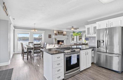 Grand Getaway with Private Dock near Coconuts - Foto 18